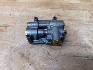 lot 193 image: Bendix TP - 5 Tractor Protection Valve