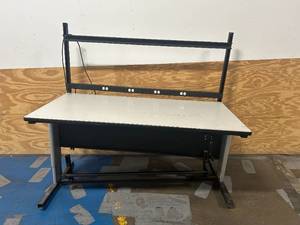 lot 213 image: Hydraulic Adjustable Work Table with Power Strip
