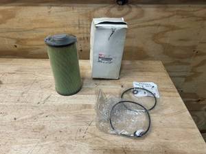 lot 206 image: JOHN DEERENOS ISUZU Fuel Filter 8981527372