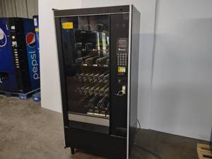 lot 4 image: Automatic Products Snackshop LCM1