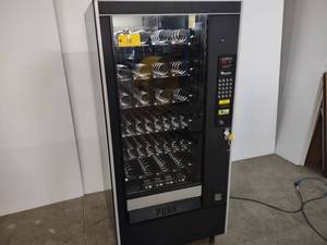 lot 18 image: Automatic Products Snackshop LCM2