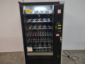 lot 8 image: Automatic Products Snackshop 123A