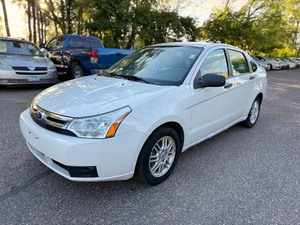 lot 15 image: 2011 FORD FOCUS SE 2 Owner w No Accidents (NO RESERVE)