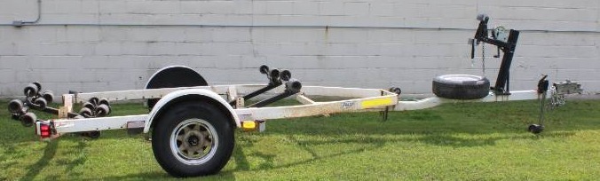 lot 1 image: Spartan boat trailer, pulls nice