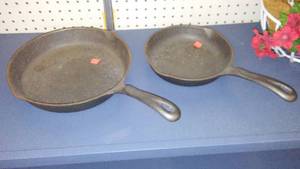 lot 141 image: Wagner Cast Iron Fry Pans (2)