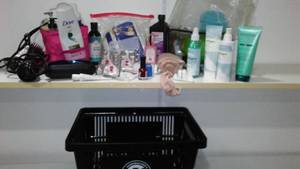 lot 27 image: Revlon One-Step Drying Brush, Marc Jacobs Daisy, Narcan (4) and More.