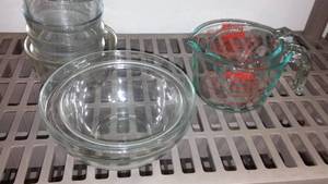 lot 33 image: Pyrex Measuring Cups, Bowls and Anchor Hocking