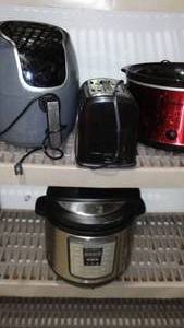 lot 36 image: Small Appliances (4) Instapot.