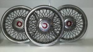 lot 64 image: Vintage Oldsmobile Chrome Hubcaps (3)