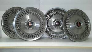 lot 65 image: Vintage Oldsmobile Chrome Hubcaps (4)