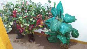 lot 87 image: Floral Dcor (4)