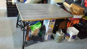 lot 91 image: Vintage Grey Wood Grain Laminate Table with leaf.