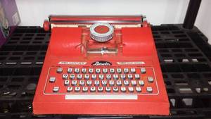 lot 103 image: Vintage Berwin Director Typewriter Toy, Great Condition