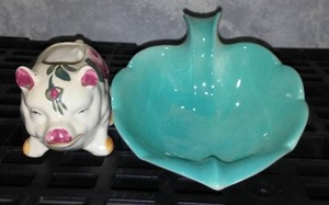 lot 117 image: Occupied Japan Ceramic Pig and California Pottery Leaf Dish.