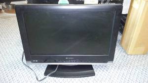 lot 127 image: Emerson 19 in. TV  DVD Combo. Works