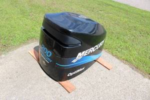 lot 131 image: Mercury outboard hood cowling from a 2002 Saltwater 200 Optimax