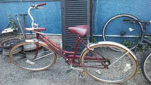 lot 146 image: Vintage Columbia Touring III Womens Bike.