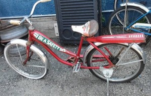 lot 148 image: Vintage AMF Roadmaster Satellite Bike.