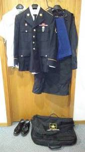 lot 172 image: Mens Dress Army Uniform and Garment Bag.