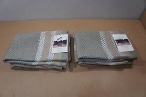 lot 12 image: 2 Threshold IndoorOutdoor Accent Rugs - 25x38