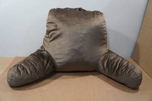lot 27 image: Shredded Foam Reading Pillow