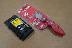 lot 41 image: Milwaukee Flip Utility Knife with Blades