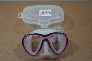lot 102 image: Cressi Quantum Mask