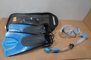 lot 112 image: Cressi Adult Rondine Palau Fin Snorkel Set - Fin Size XSS