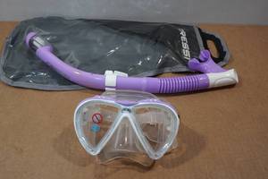 lot 114 image: Cressi Lince Snorkel Set