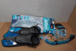 lot 116 image: Cressi Blulove Adult Snorkel Set - Fin Size MLXL 9-13