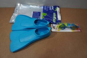 lot 118 image: Cressi Mini Light Fins and Goggles - Kids 13.5-1Y