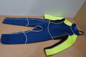 lot 120 image: Blue Dive Kids Wet Suit - Small