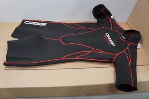 lot 123 image: Cressi Tortuga 2.5mm Mens Wetsuit - L4