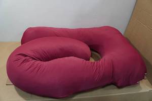 lot 126 image: Pregnancy Full-Body Pillow