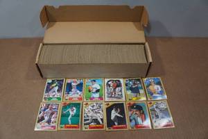lot 129 image: 1987 Topps Baseball Cards