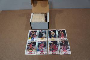 lot 131 image: 1990-91 Fleer Basketball Cards