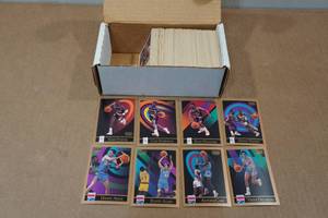 lot 132 image: 1990-91 Skybox Basketball Cards