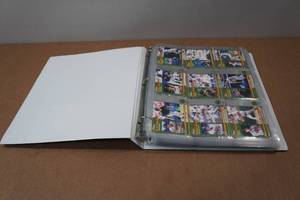 lot 141 image: Binder of Baseball Cards
