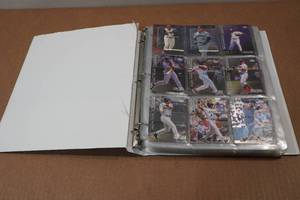 lot 142 image: Binder of Baseball Cards