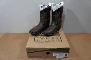 lot 169 image: Smoky Mountain Boots - Kids Size 11.5