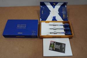 lot 216 image: Unicorn World Champion Gary Anderson Phase 5 Soft Tip Darts - 20gm