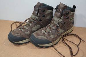 lot 245 image: Vasque Mens Breeze Hiking Boots - Size 11