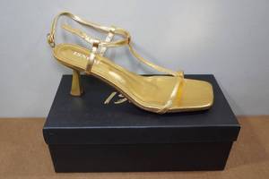 lot 252 image: Isnom Womens T-Strap Sandals - Size 20