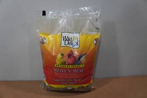 lot 262 image: 5lb Wild Delight Sizzle N Heat Bird Seed