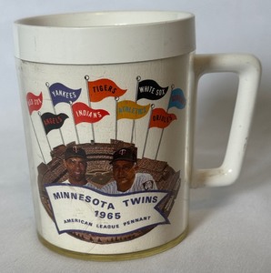 lot 14 image: Minnesota Twins 1965 American League Pennant Mug