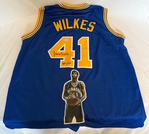 lot 98 image: Jamaal Wilkes Signed Jersey Inscribed HOF 2012 With Beckett COA Size XL