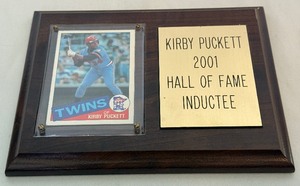 lot 139 image: Kirby Puckett Rookie Card In Plaque 1985 Topps #536 Minnesota Twins Baseball Card
