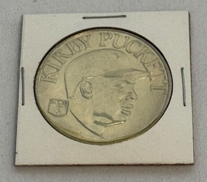 lot 147 image: Kirby Puckett Limited Edition 1992 Sport Stars Collector Coins Minnesota Twins Baseball