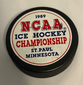 lot 150A image: 1989 NCAA Ice Hockey Championship St. Paul Minnesota Puck