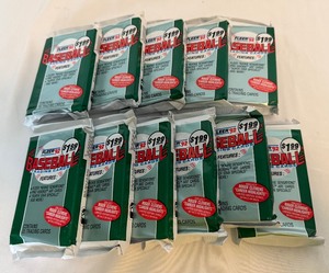 lot 179 image: (11) 1992 Fleer Baseball Card Packs